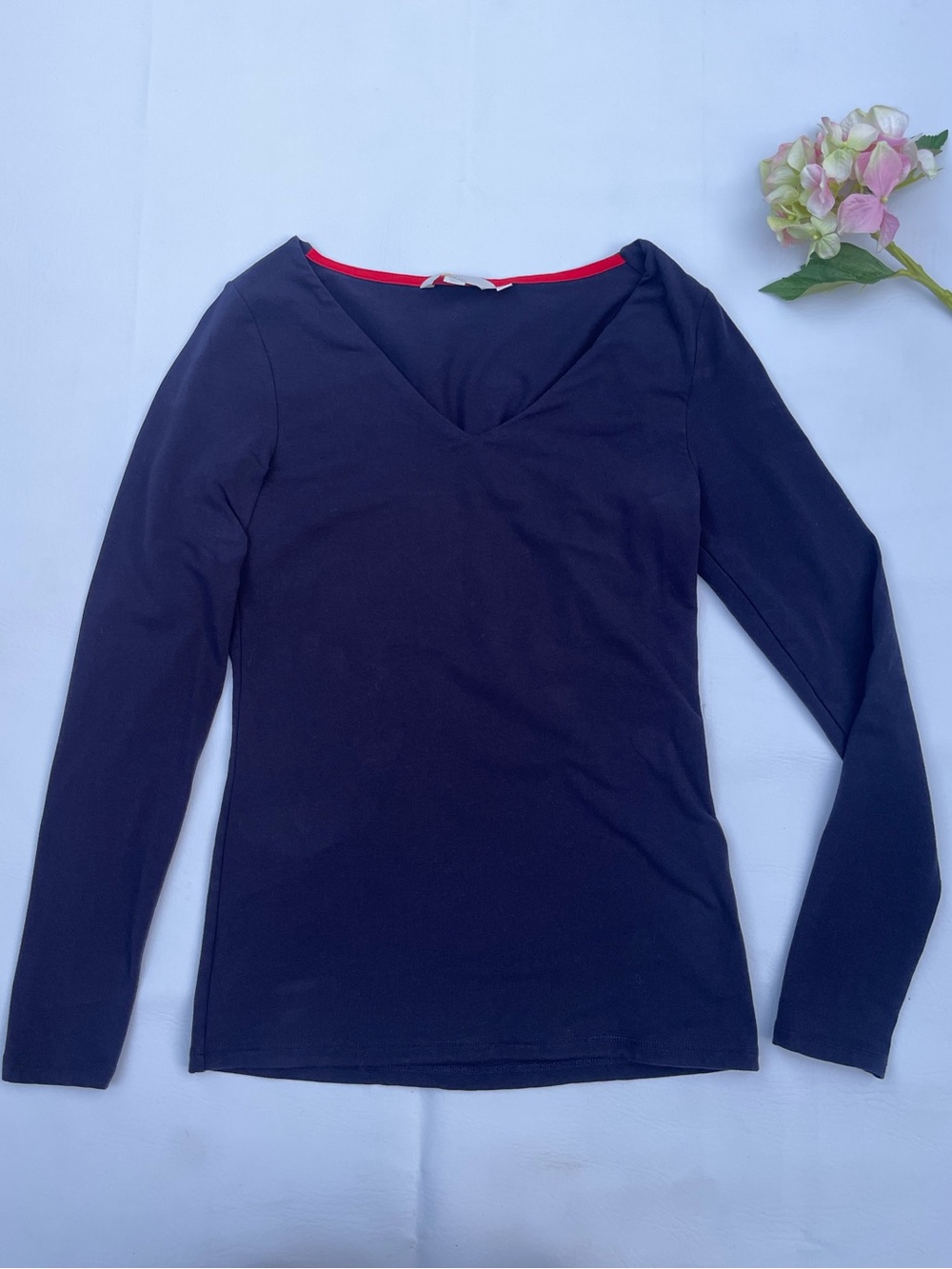 Boden Navy Long-Sleeve V-Neck Top with Red Trim women size 6